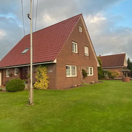 Geraeumige Mit Garten Und Grill